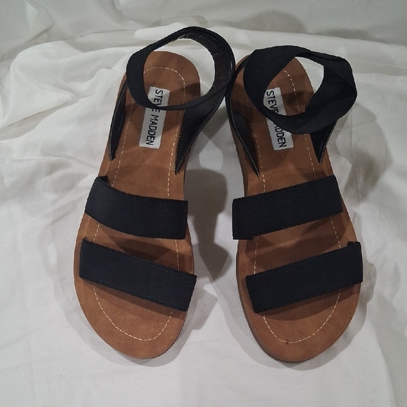 Steve Madden Black and Brown Minimalist Sandals - Picture 1 of 8